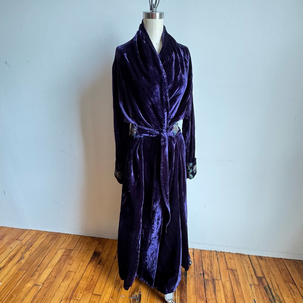 Vintage SOFT SURROUNDINGS Purple Velvet Embroidered Starlet Robe - Picture 2 of 10